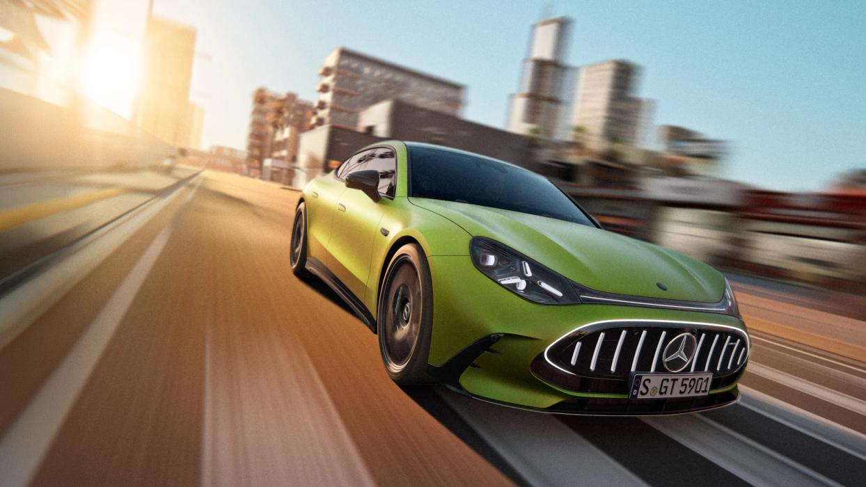 Das Mercedes-AMG 4-Türer Coupé in einem urbanen setting