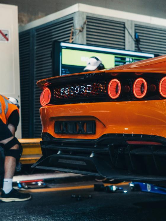 Heckansicht Mercedes-AMG GT XX mit der Aufschrift "Record"