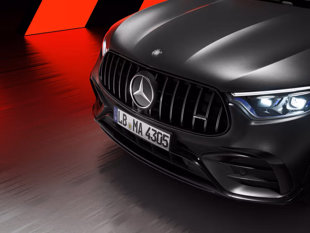 Close-up of bonnet and radiator grille of the new Mercedes-AMG GLC 63 S E PERFORMANCE.