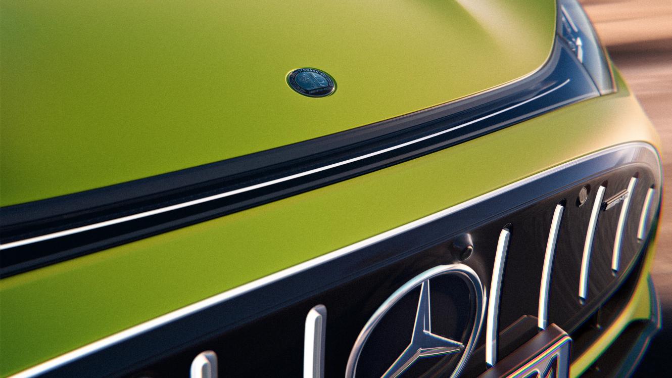 Nahaufnahme AMG Logo auf dem Mercedes-AMG GT 4-Türer Coupé