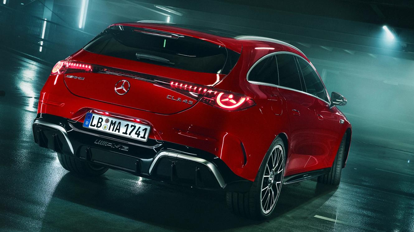 Das Mercedes-AMG CLA 45 4MATIC+ Shooting Brake von hinten