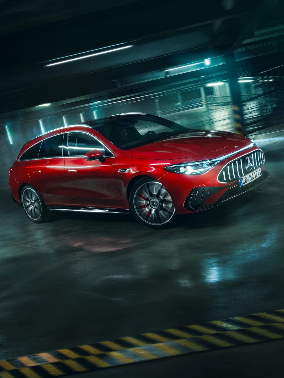 Der Mercedes-AMG CLA 45 4MATIC+ Shooting Brake in einer Tiefgarage