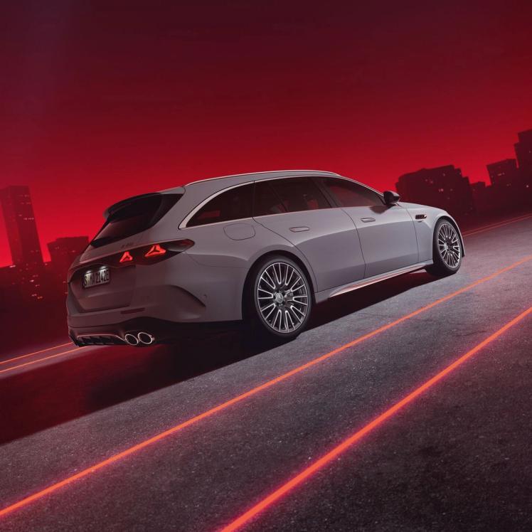 Mercedes-AMG E 53 T-Modell Seitenansicht.