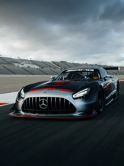 Mercedes-AMG GTs auf der leeren Rennstrecke