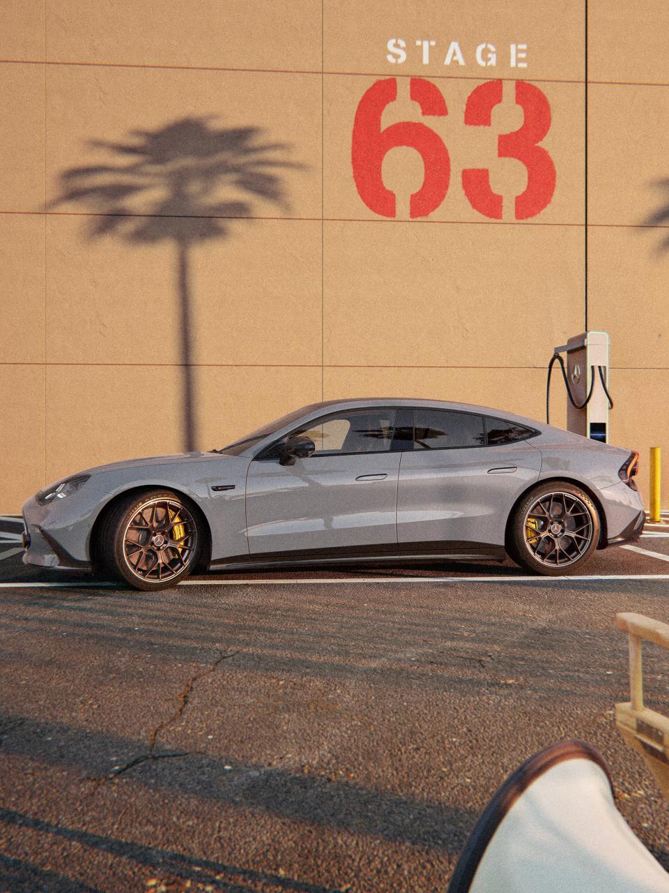 Das Mercedes-AMG GT 4-Türer Coupé in der Seitenansicht
