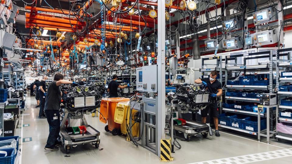 Mercedes-AMG Werkstatt von innen