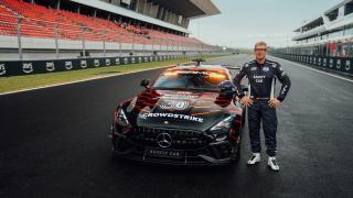 Safety Car und Bernd Mayländer auf der Strecke.